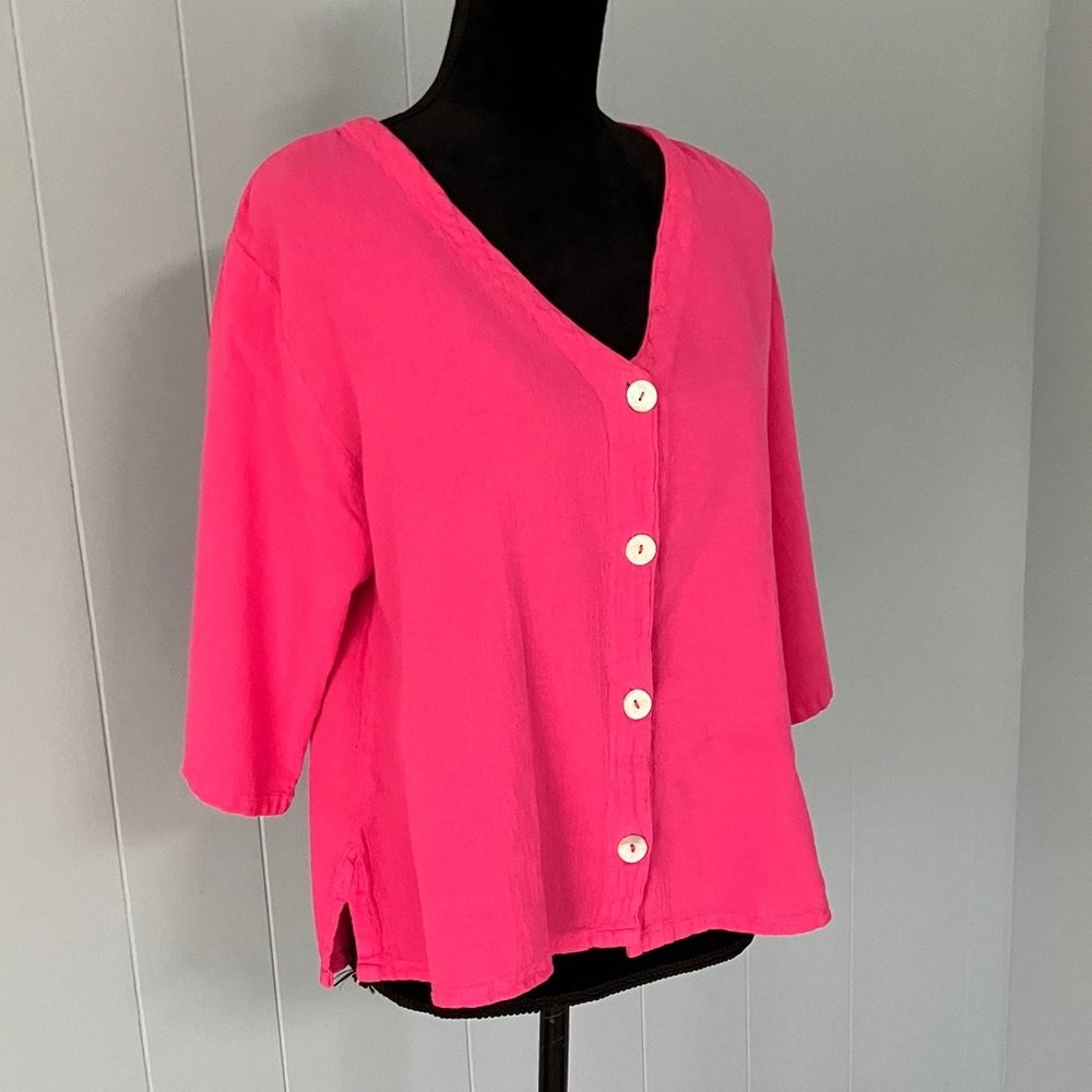 Oh My Gauze! Fuchsia M Button Down Shirt 3/4 Sleeve Vneck SideSlits Relaxed Fit - Picture 10 of 16